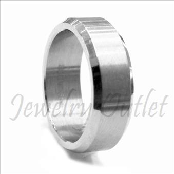 Stainless Steel Comfort Fit Band.